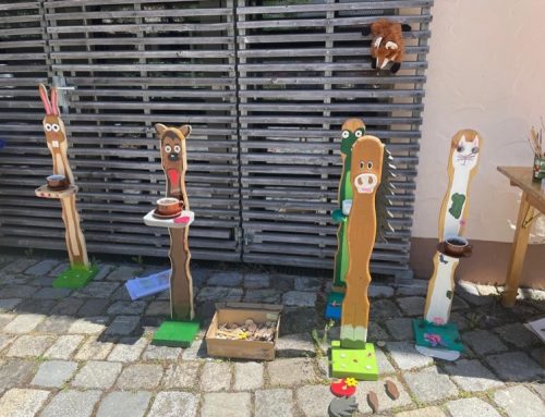 Kids bauen Zaunlatten-Figuren – 04.07.2026